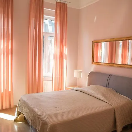 Aurora Hotel 3*